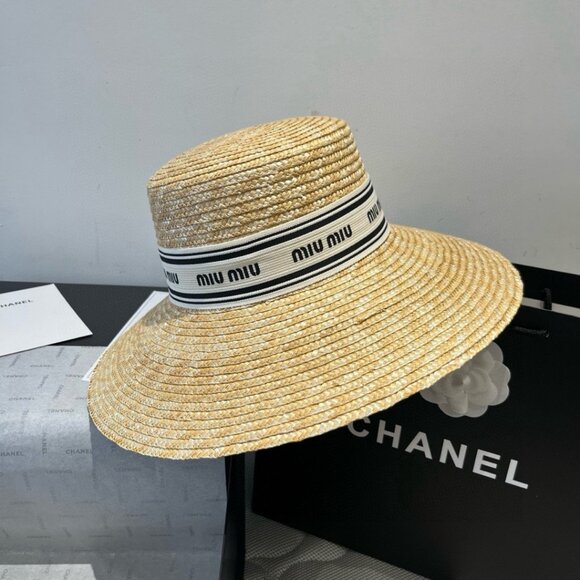 Miumiu's new straw hat - Picture 2 of 9
